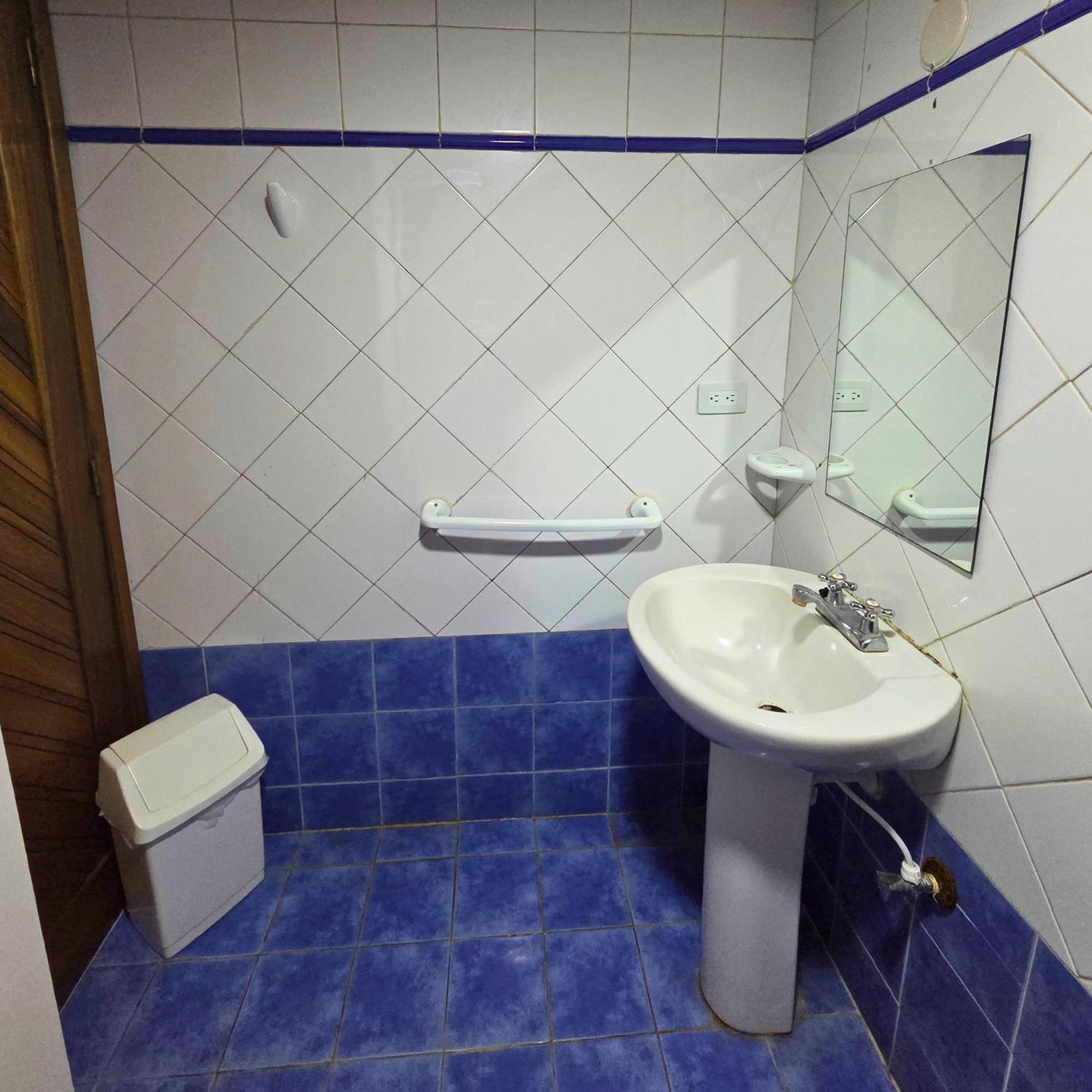 דירות Tucacas, Frente Al Mar, Piscina Y Playa Privada מראה חיצוני תמונה