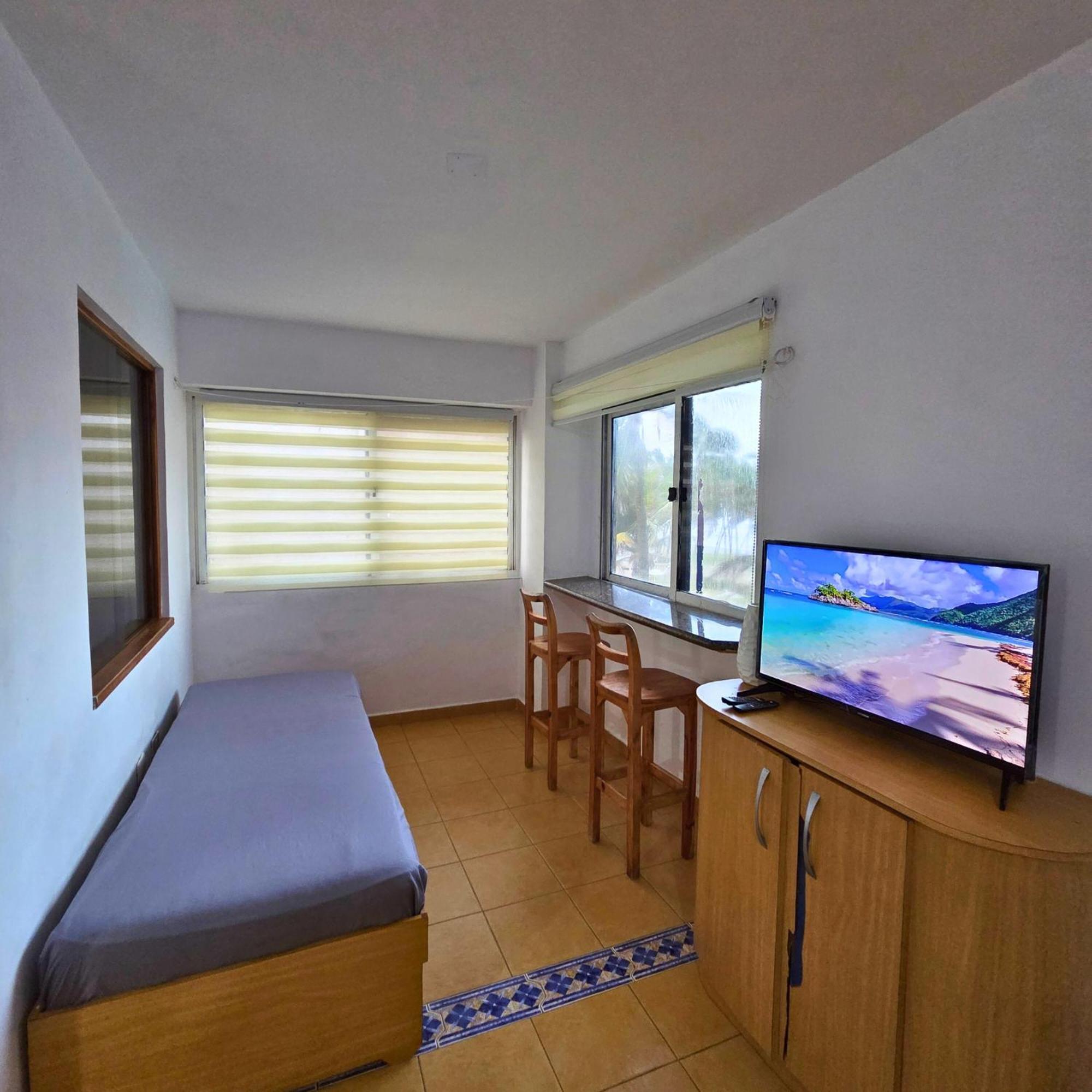 דירות Tucacas, Frente Al Mar, Piscina Y Playa Privada מראה חיצוני תמונה